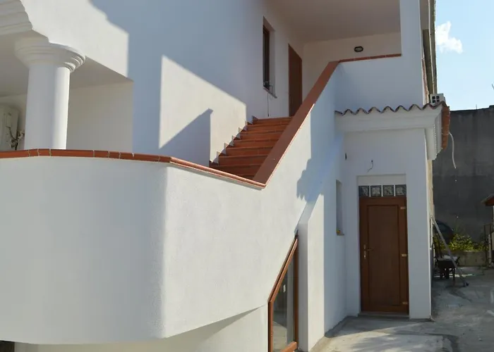 Sos Ninnitteddos 招待所 4*